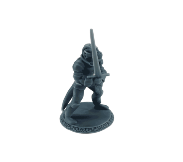 Mini-F03-Dragonborn-Fighter-Greatsword-Right